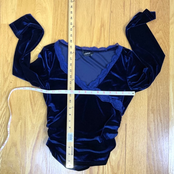 Cider Velvet Top Blue V-Neck Wrap Lace Trim (M) - Picture 7 of 7